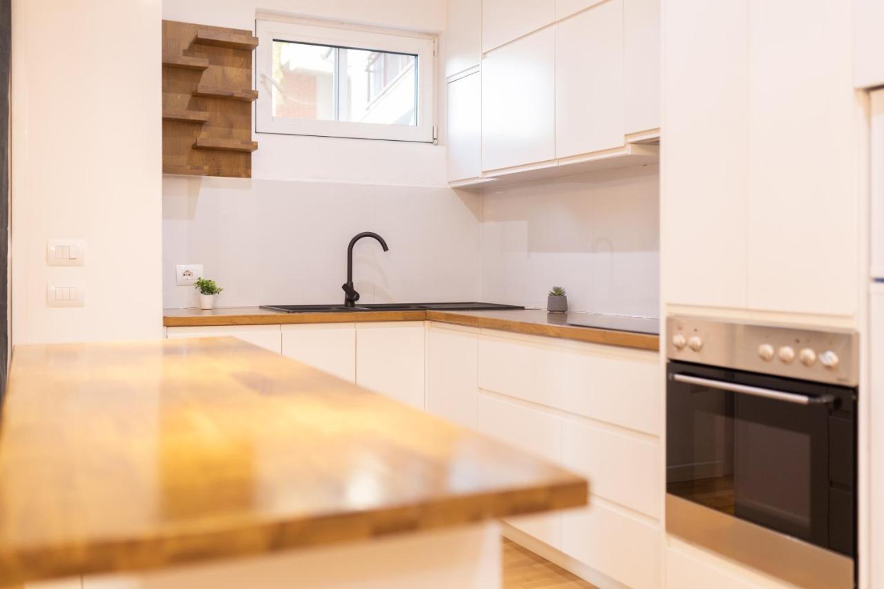 Exclusive 2 Bedrooms Apartment Тирана Экстерьер фото