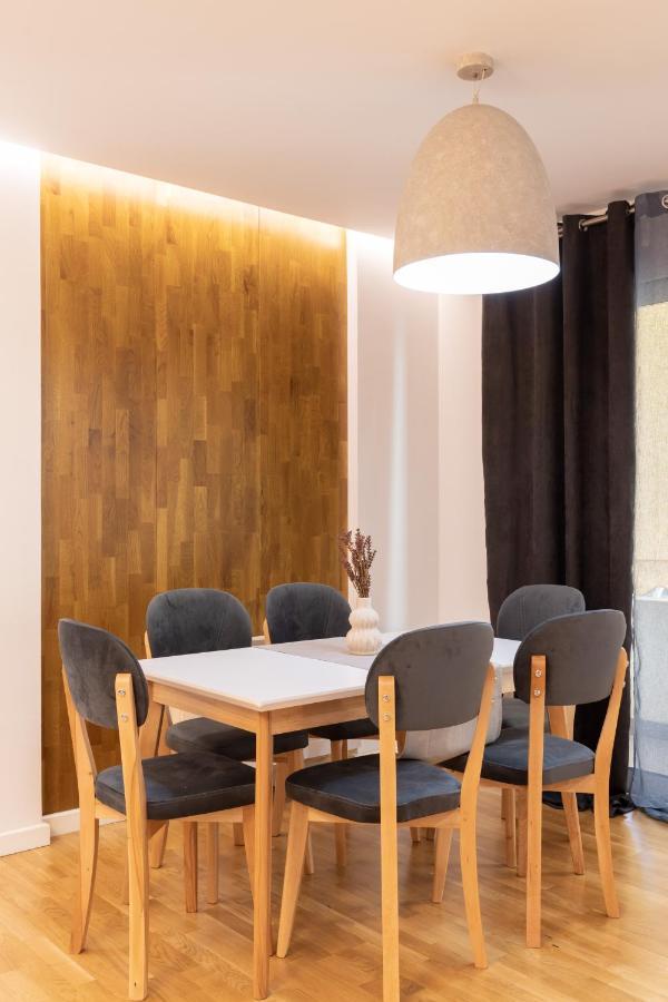 Exclusive 2 Bedrooms Apartment Тирана Экстерьер фото