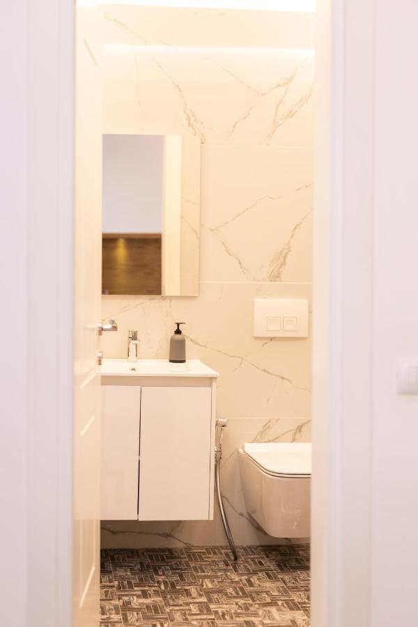 Exclusive 2 Bedrooms Apartment Тирана Экстерьер фото